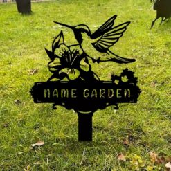 Hummingbird Metal Garden Sign for Outdoor Decor Durable Weatherproof Decoration for Hummingbird Lovers and Garden Enthusiasts, Celebrate the beauty of nature with this hummingbird metal garden sign